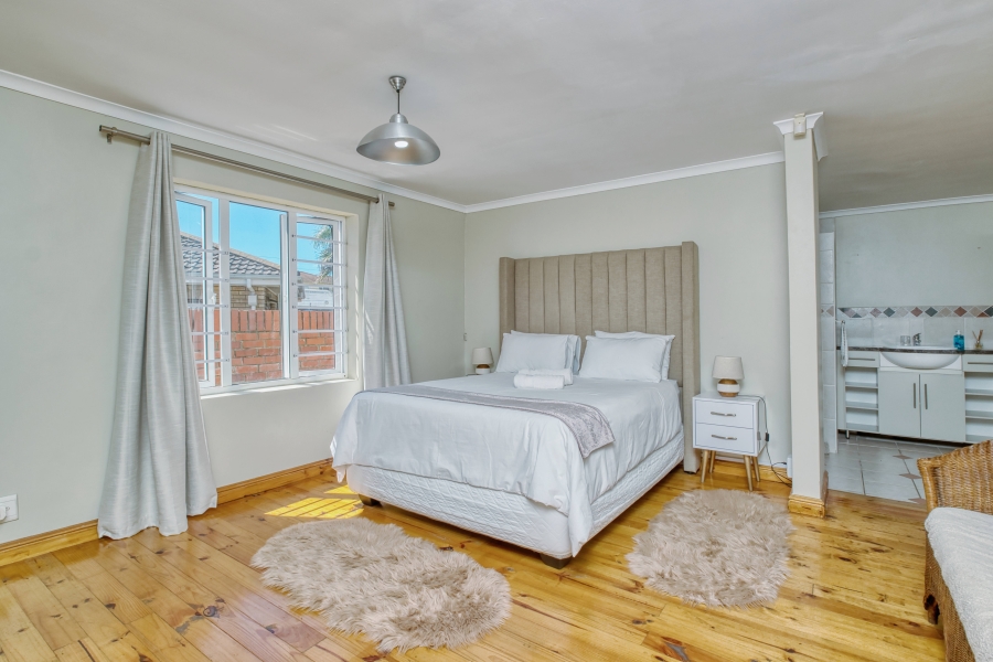 6 Bedroom Property for Sale in Summerstrand Eastern Cape